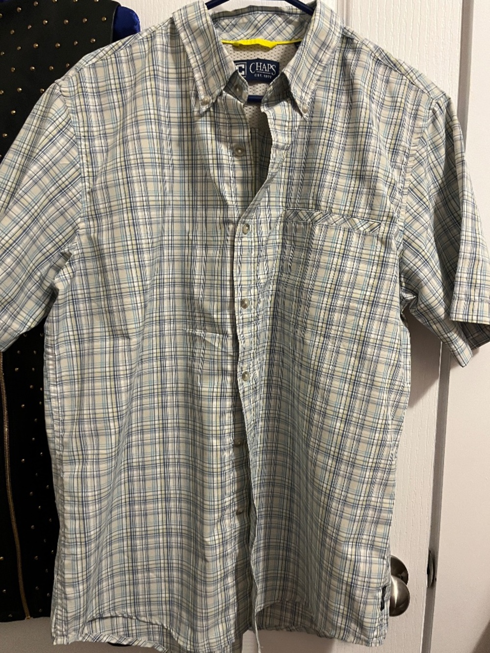 Chaps Men button down plaids shirt